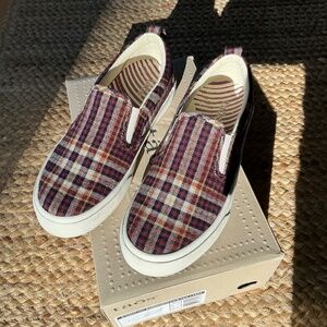 Taos Rubber Soul slip on. Excellent condition.